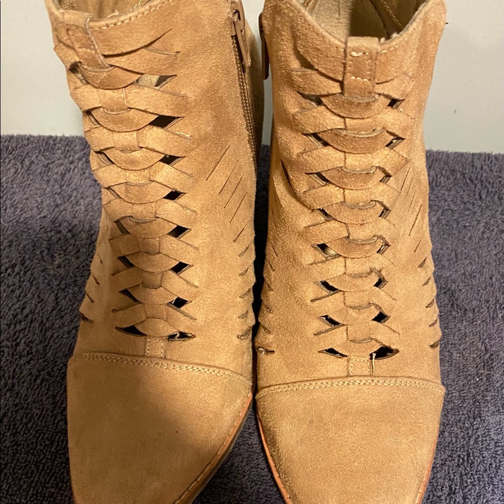 WOMENS ANKLE BOOTS WITH A LITTLE HEEL